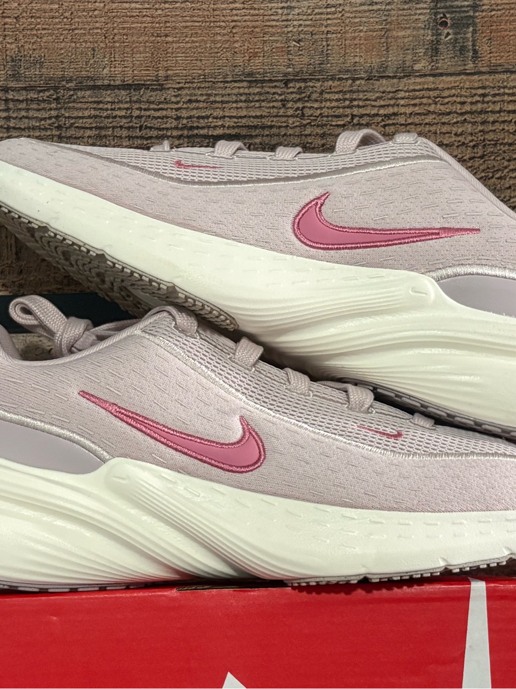 Nike Women's Light Purple Athletic Sneakers With Pink Swoosh